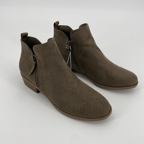 Universal Thread Olive Green Dylan Ankle Booties Size 11 - Picture 2 of 13